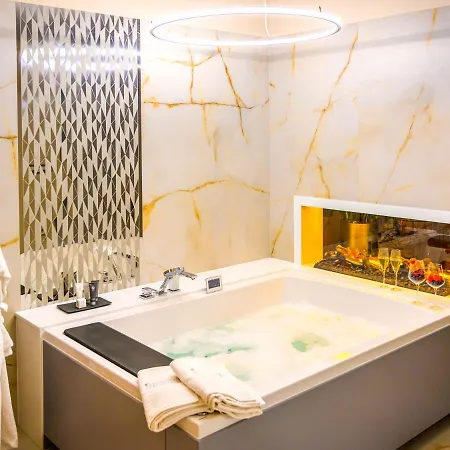 Pietryna Luxury - Sauna , Jacuzzi , Bezposrednio Przy Ul Piotrkowskiej Apartman Łódź