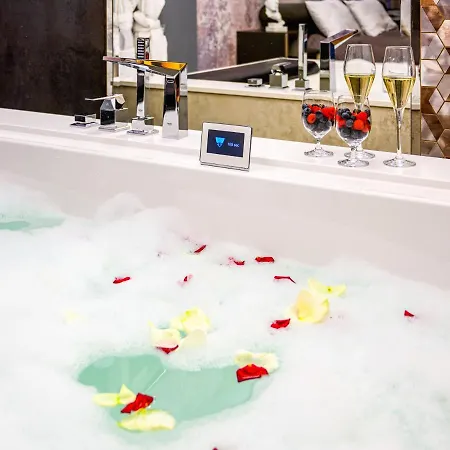 Pietryna Luxury - Sauna , Jacuzzi , Bezposrednio Przy Ul Piotrkowskiej * Lodz (Lodz)