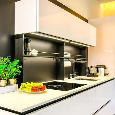 Pietryna Luxury - Sauna , Jacuzzi , Bezposrednio Przy Ul Piotrkowskiej Apartman *