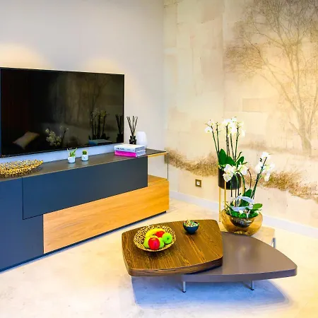 Apartment Pietryna Luxury - Sauna , Jacuzzi , Bezposrednio Przy Ul Piotrkowskiej Lodz (Lodz)