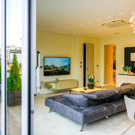 Pietryna Luxury - Sauna , Jacuzzi , Bezposrednio Przy Ul Piotrkowskiej Apartman *