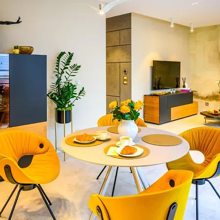 Pietryna Luxury - Sauna , Jacuzzi , Bezposrednio Przy Ul Piotrkowskiej Apartman