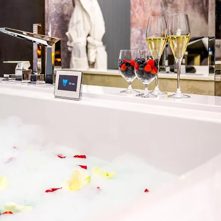 Pietryna Luxury - Sauna , Jacuzzi , Bezposrednio Przy Ul Piotrkowskiej * Lodz (Lodz)